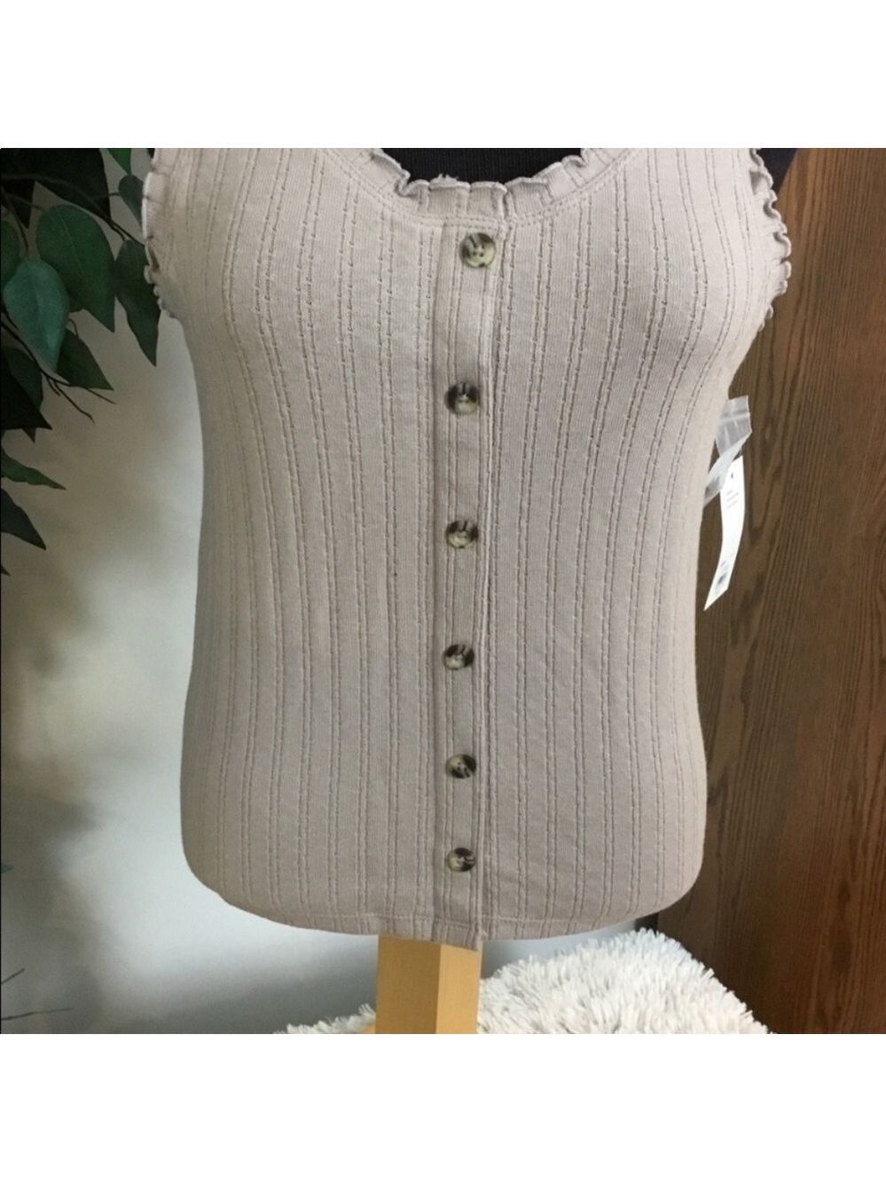 SO button down sleeveless tank Woman’s Junior’s size XL dark tan - Picture 4 of 13